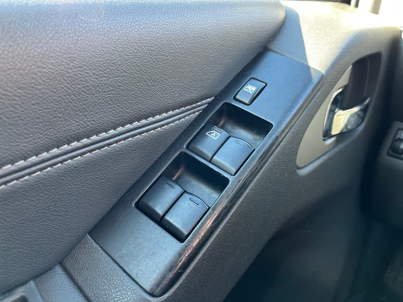 nissan-navara-2010-1193-18