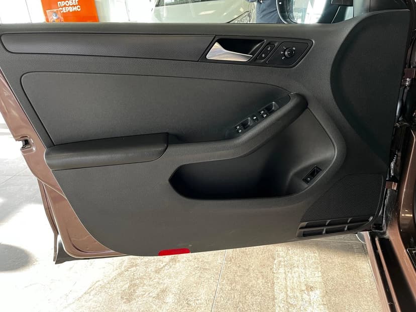 volkswagen-jetta-2015-390-15