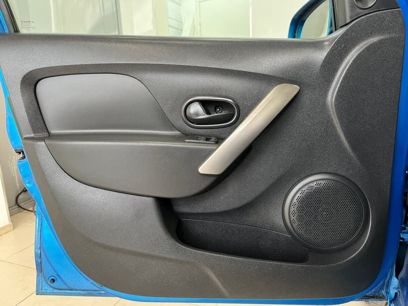 renault-logan-2014-1311-19