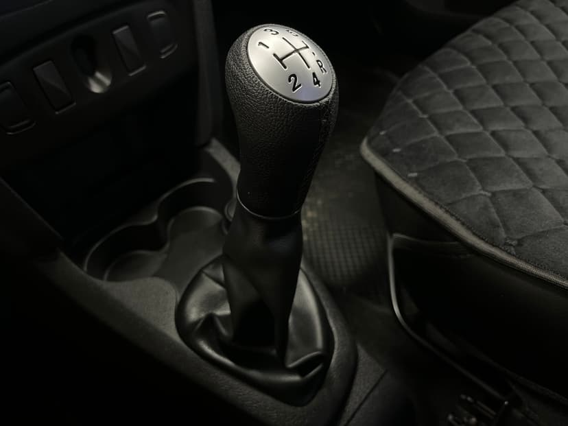 renault-logan-2014-1311-15