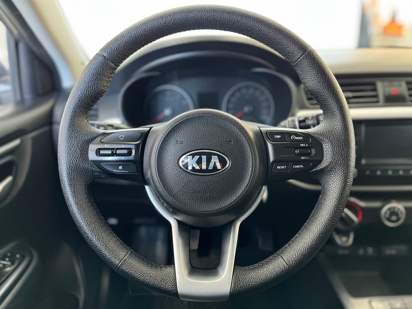 kia-rio x-line-2017-1219-11