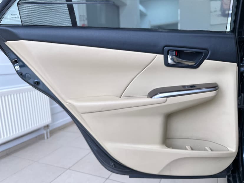 toyota-camry-2015-1332-32