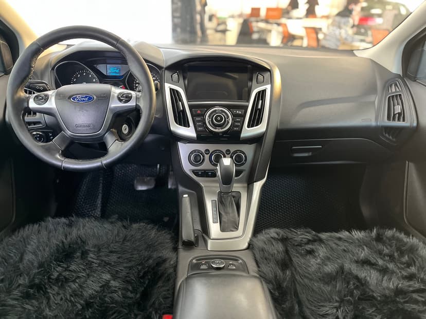 ford-focus-2014-1044-10