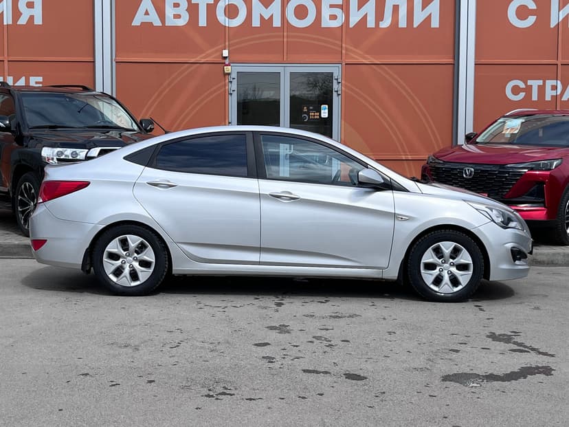 Hyundai Solaris с пробегом, 2016 год, Волгоград, 1.6 бензин, Механика - вид 4
