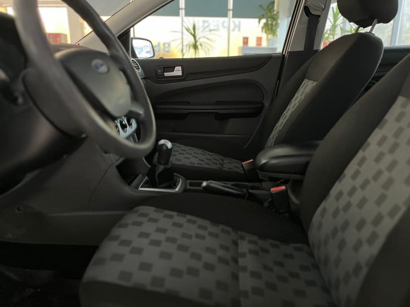 ford-focus-2006-1055-16