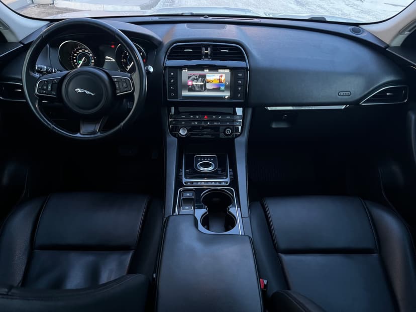 jaguar-f-pace-2016-31-11