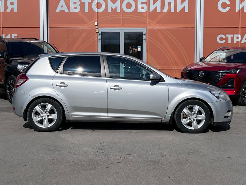 KIA Ceed с пробегом, 2010 год, Волгоград, 1.6 бензин, Автомат - вид 4