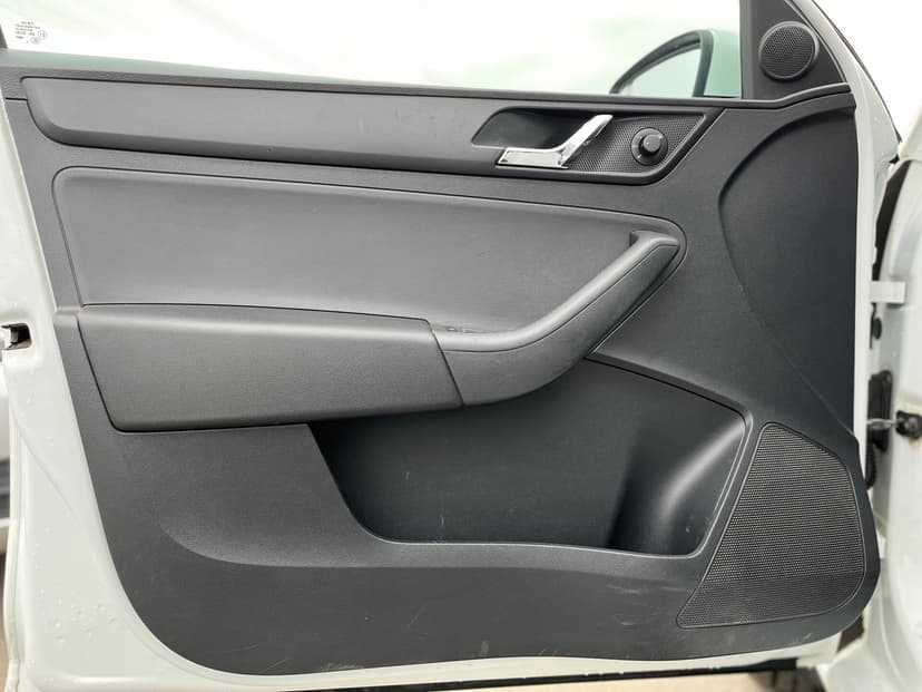 skoda-rapid-2014-1397-19