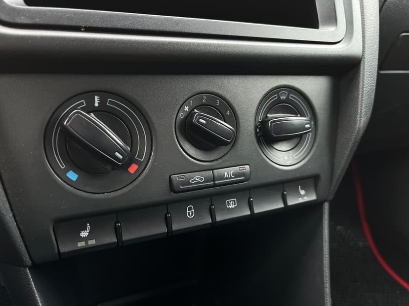 skoda-rapid-2014-1397-13