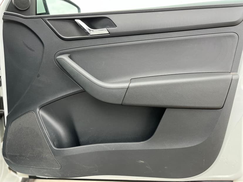 skoda-rapid-2014-1397-20