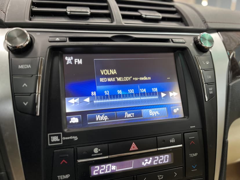 toyota-camry-2015-1332-15