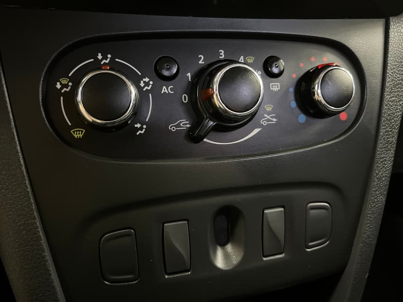 renault-logan-2014-1311-14