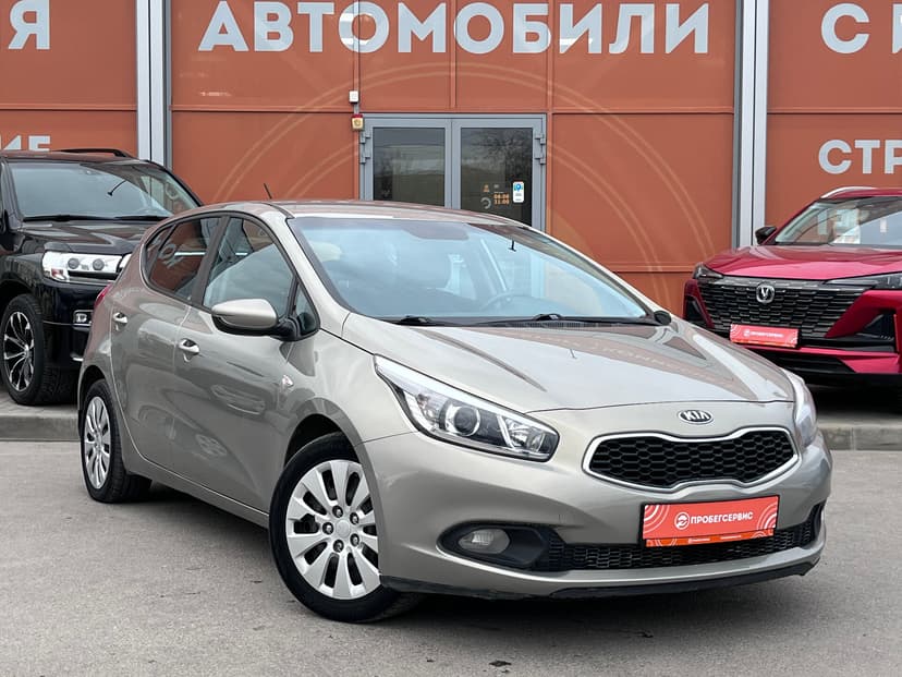 KIA Ceed с пробегом, 2015 год, Волгоград, 1.6 бензин, Механика - вид 3