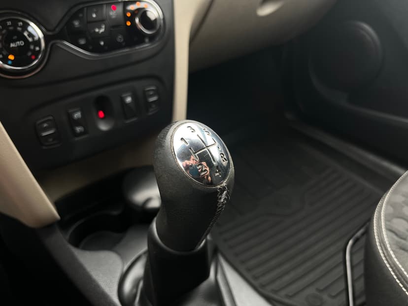 Renault Logan с пробегом, 2017 год, Волгоград, 1.6 бензин, Механика - вид 17