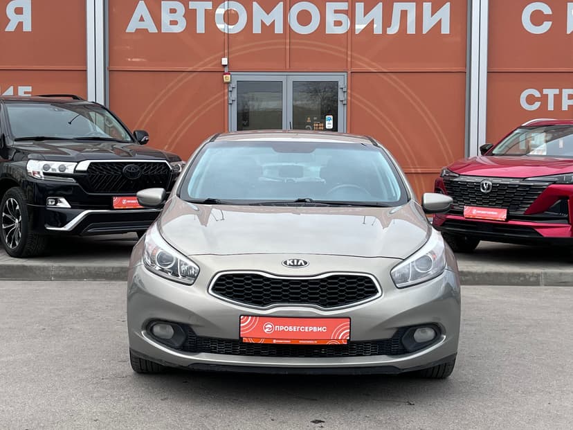 KIA Ceed с пробегом, 2015 год, Волгоград, 1.6 бензин, Механика - вид 2