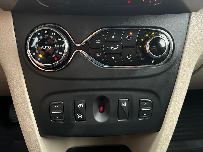 Renault Logan с пробегом, 2017 год, Волгоград, 1.6 бензин, Механика - вид 16