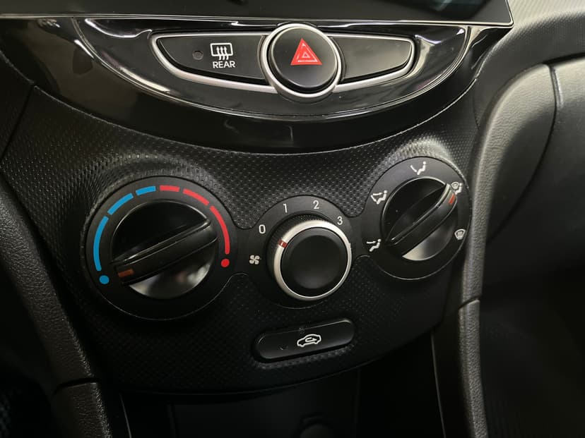Hyundai Solaris с пробегом, 2011 год, Волгоград, 1.4 бензин, Механика - вид 14