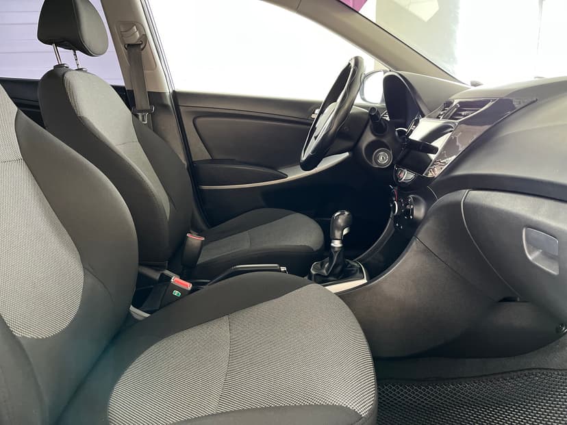 Hyundai Solaris с пробегом, 2011 год, Волгоград, 1.4 бензин, Механика - вид 18