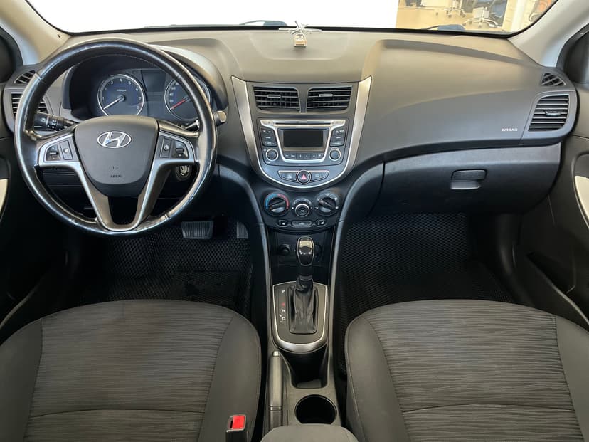 Hyundai Solaris с пробегом, 2015 год, Волгоград, 1.6 бензин, Автомат - вид 9