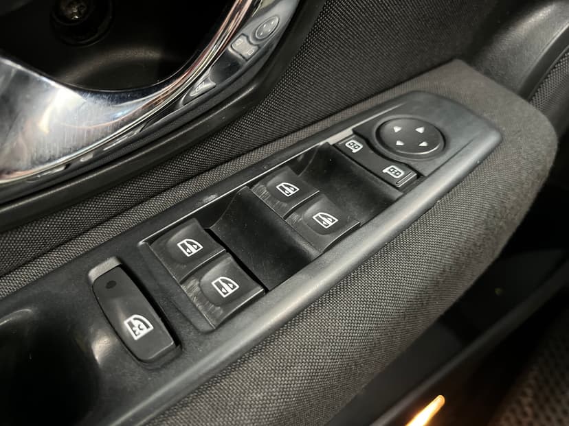 renault-fluence-2012-1398-15