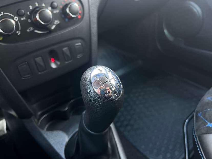 Renault Logan с пробегом, 2018 год, Волгоград, 1.6 бензин, Механика - вид 16