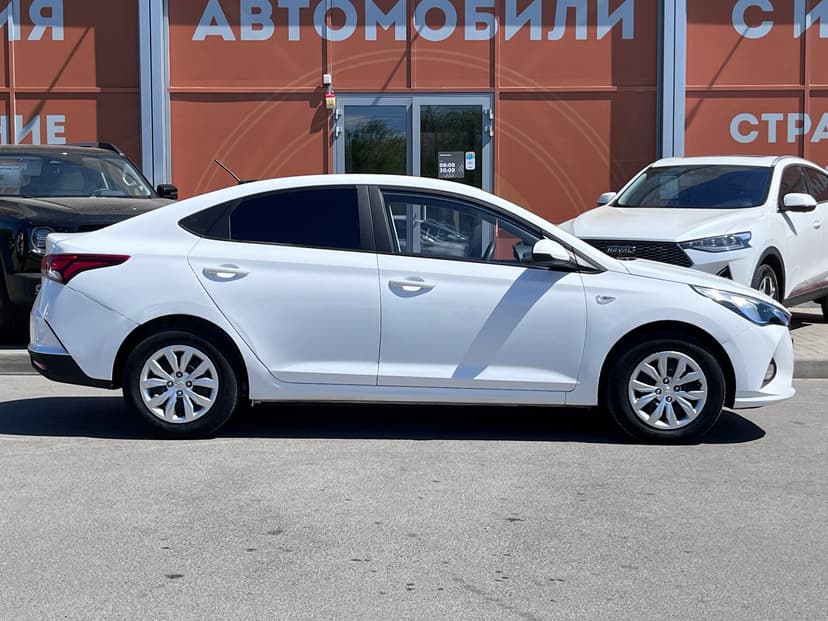 Hyundai Solaris с пробегом, 2021 год, Волгоград, 1.6 бензин, Механика - вид 4