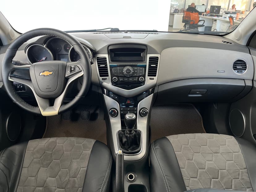 Chevrolet Cruze с пробегом, 2010 год, Волгоград, 1.6 бензин, Механика - вид 9