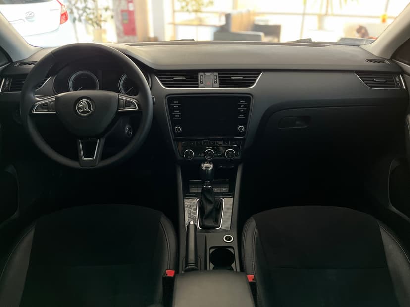 Skoda Octavia с пробегом, 2017 год, Волгоград, 1.8 бензин, Робот - вид 9