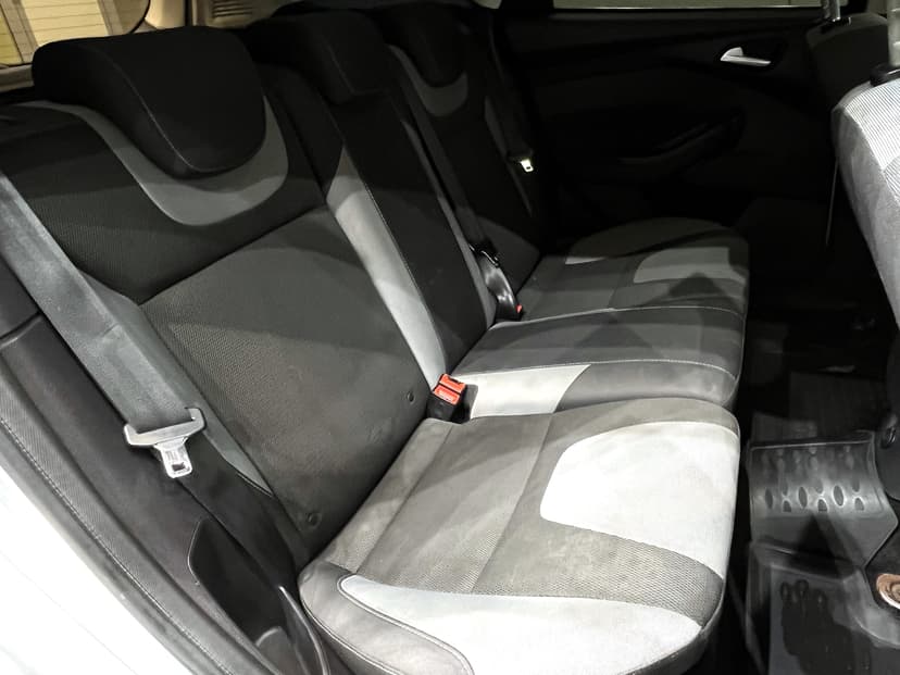 ford-focus-2012-1086-22