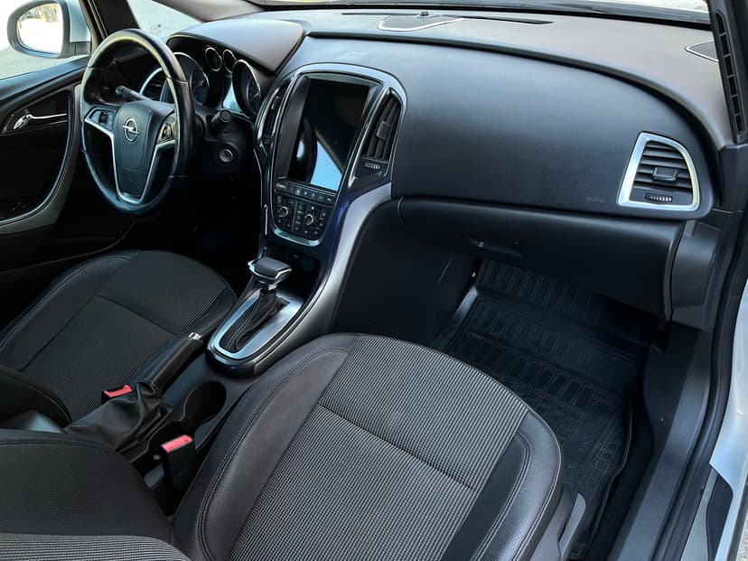 opel-astra-2013-77-28