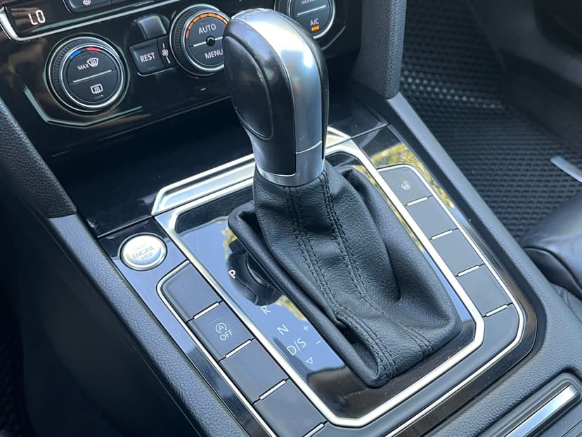volkswagen-passat-2018-61-11