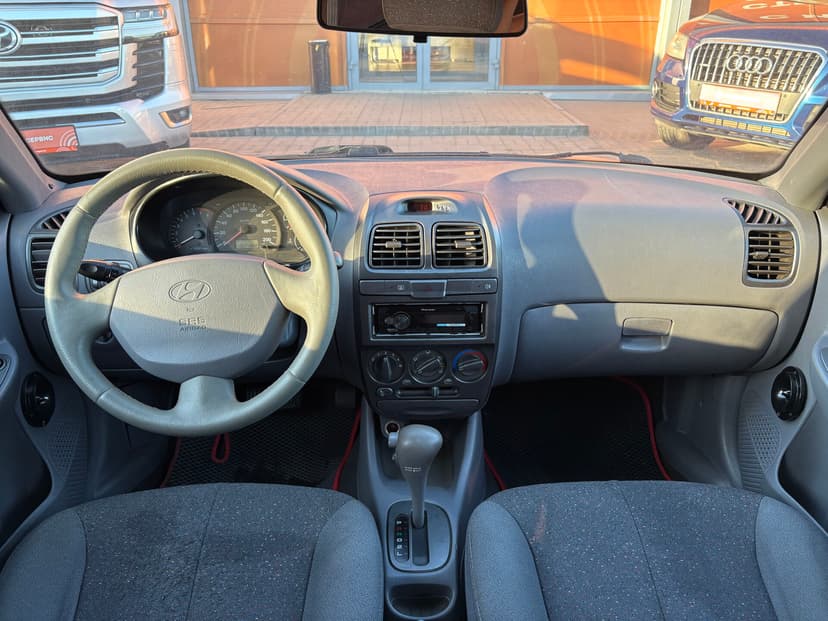 hyundai-accent-2008-235-10