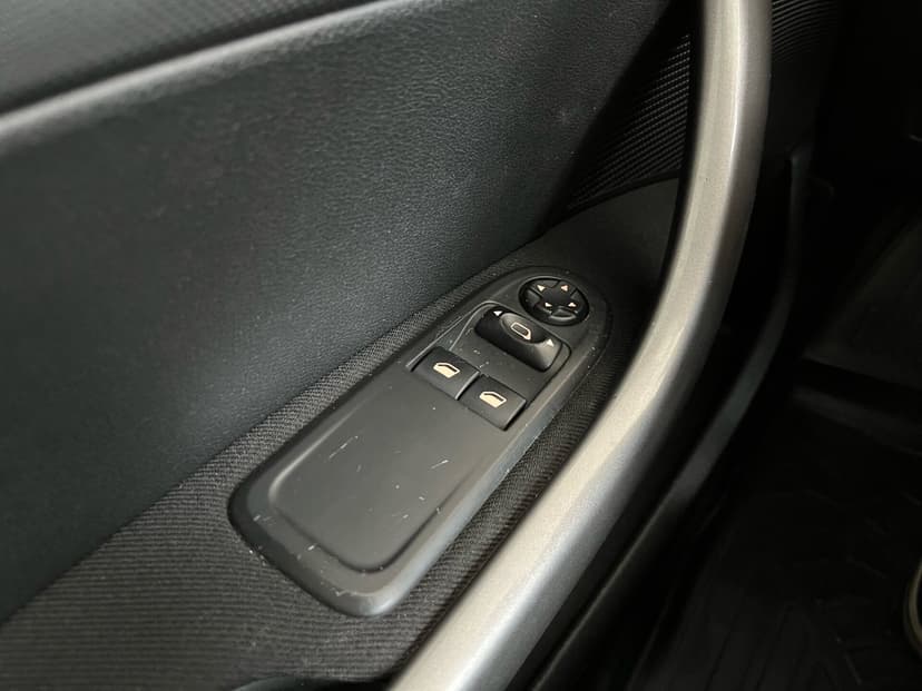 peugeot-308-2011-165-12