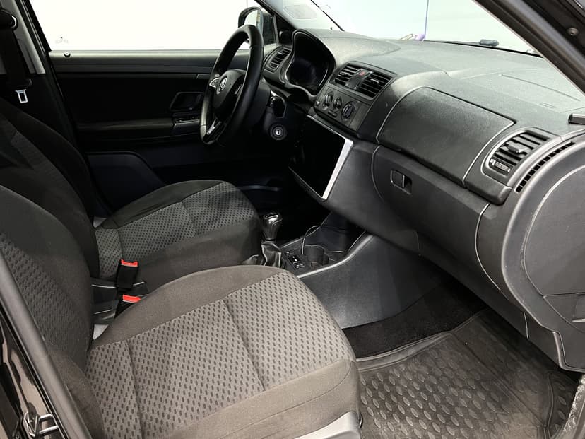 skoda-fabia-2013-1173-18