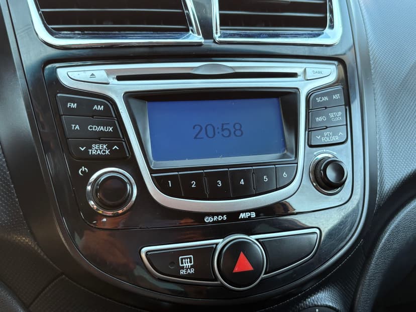 hyundai-solaris-2014-202-15