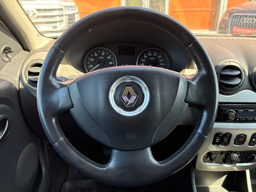 renault-logan-2010-238-11