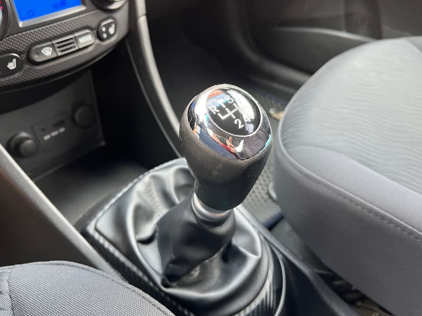 hyundai-solaris-2011-40-14