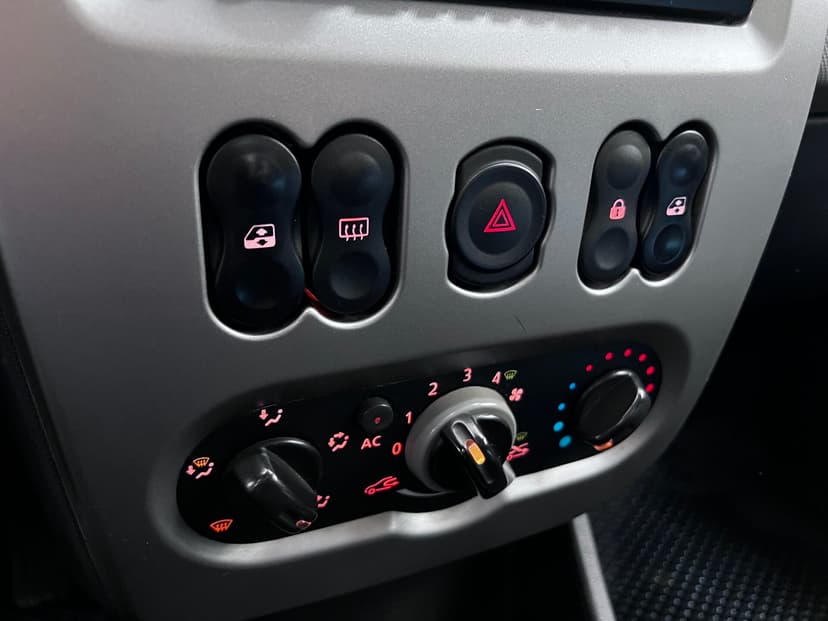 renault-logan-2012-270-16