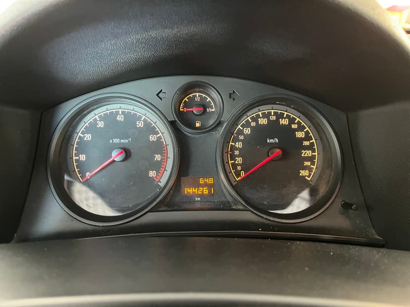 opel-astra-2011-226-10