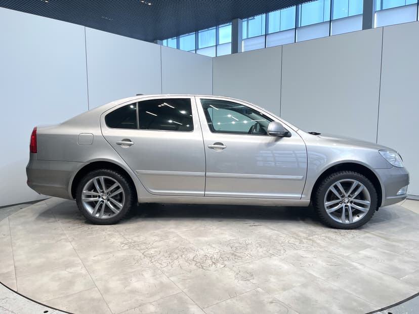 skoda-octavia-2011-1028-6