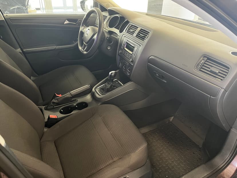 volkswagen-jetta-2015-390-25