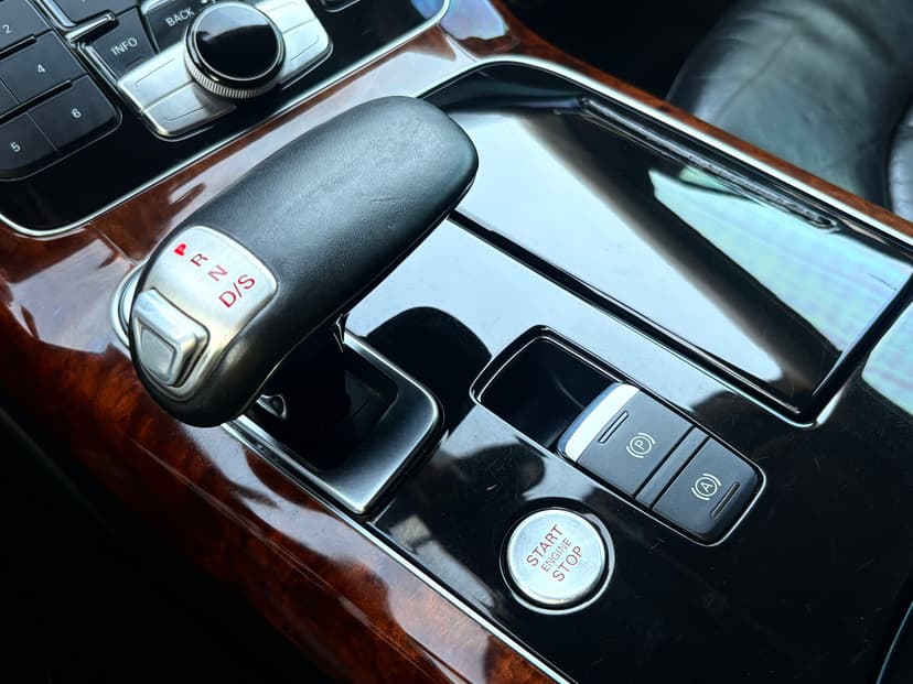 audi-a8-2011-360-19