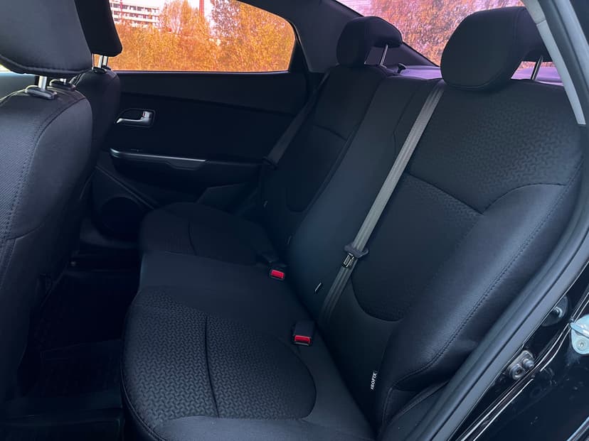 kia-rio-2017-97-22