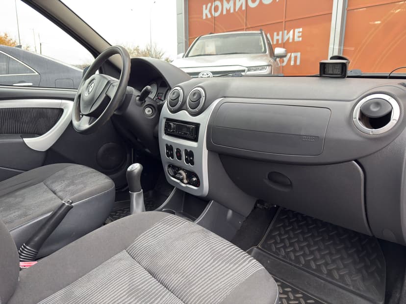 renault-logan-2011-576-20