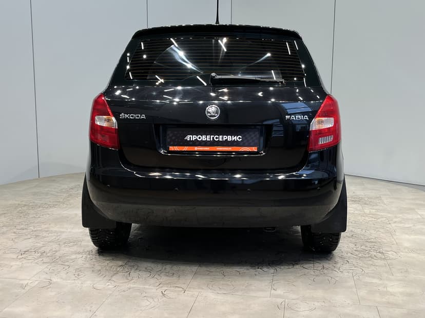 skoda-fabia-2013-1173-4