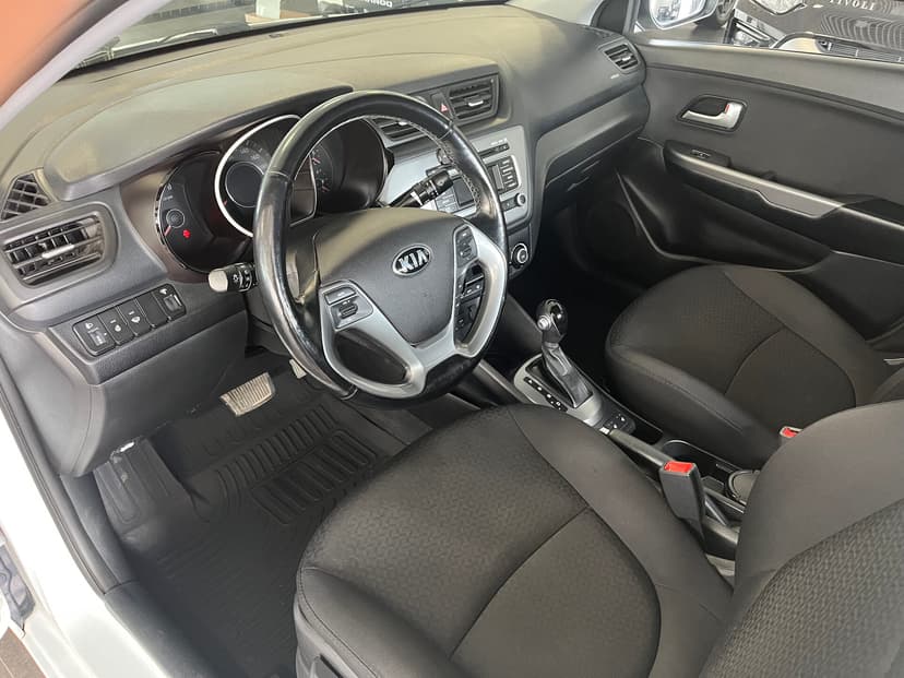 kia-rio-2016-26-20