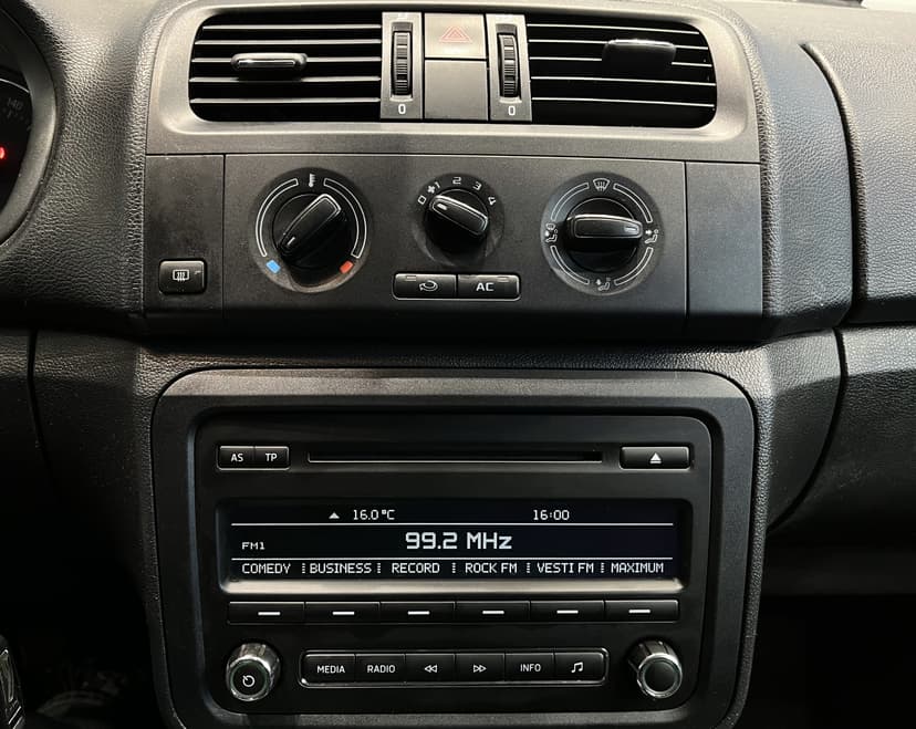 skoda-fabia-2013-1160-19