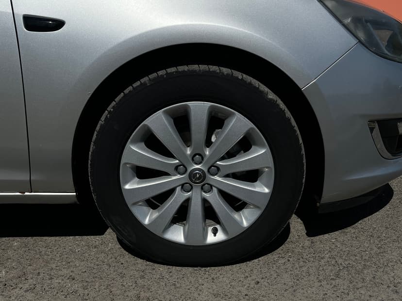 opel-astra-2013-77-10