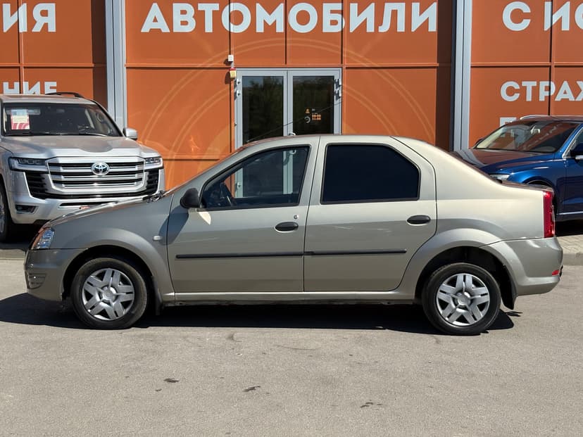 renault-logan-2010-238-7