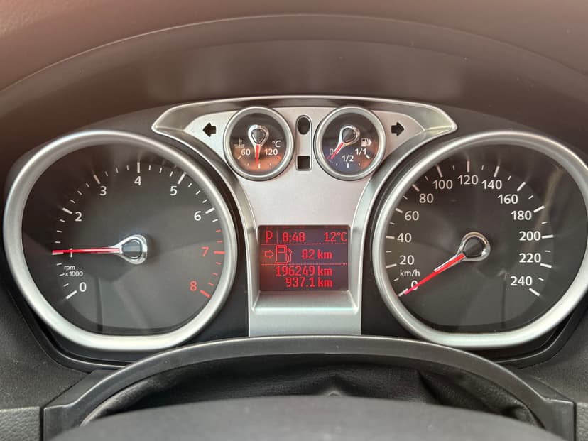 ford-focus-2008-323-12